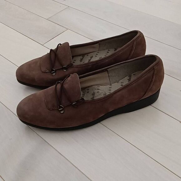 Selby Women's Suede Slip-on Loafer Flats Dark Brown Size 6.5 - Picture 1 of 4